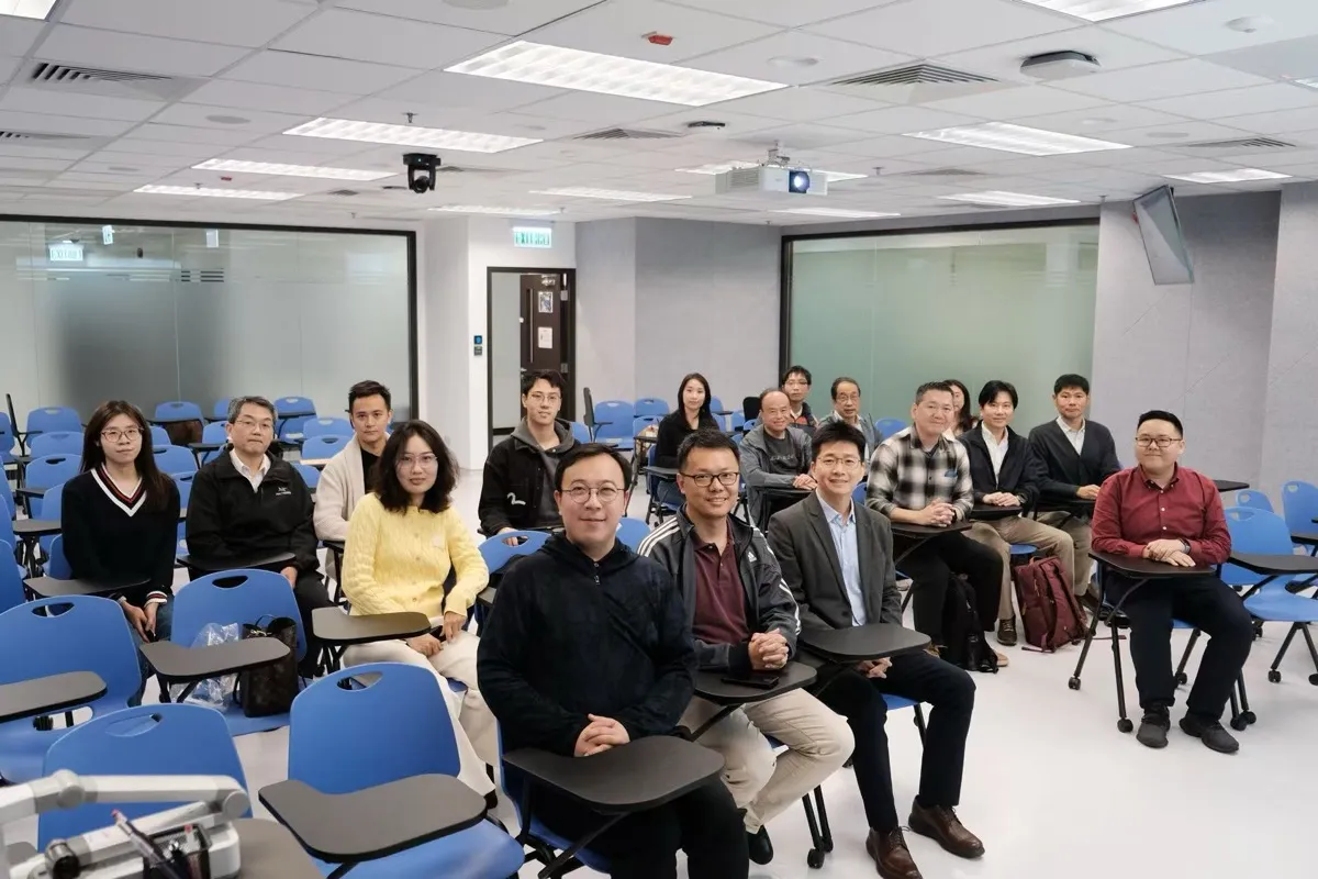 Ying Zhang leading a workshop at HKU